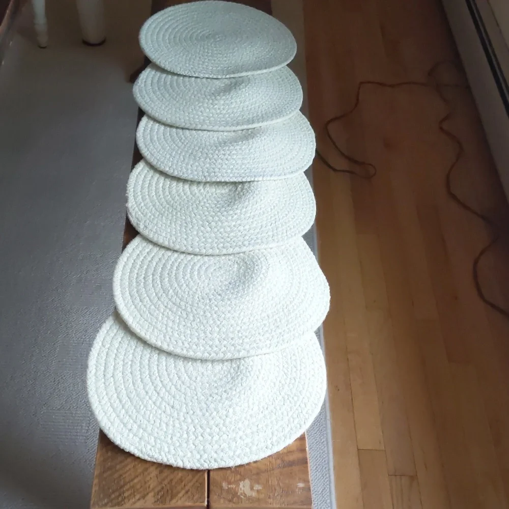 Placemats - Picture 1 of 3